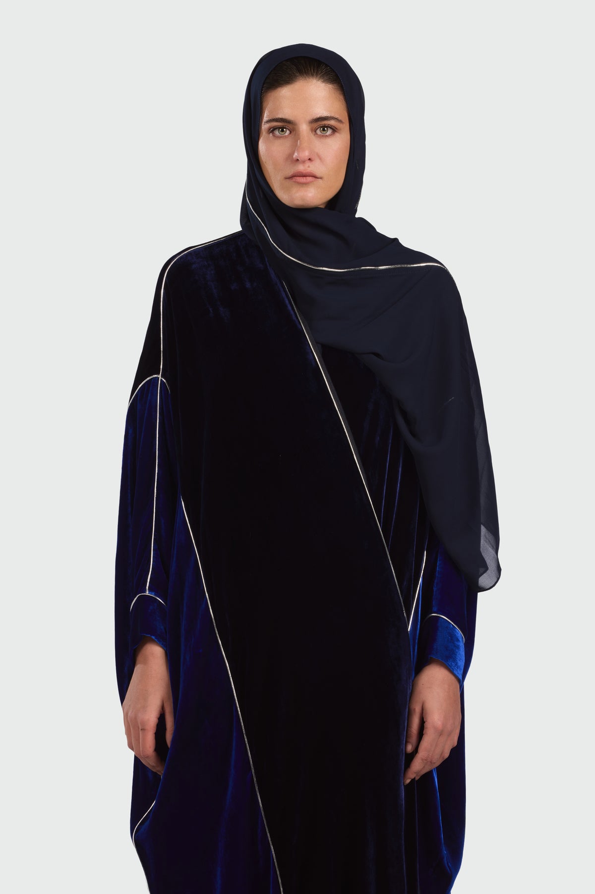 عناق جامح