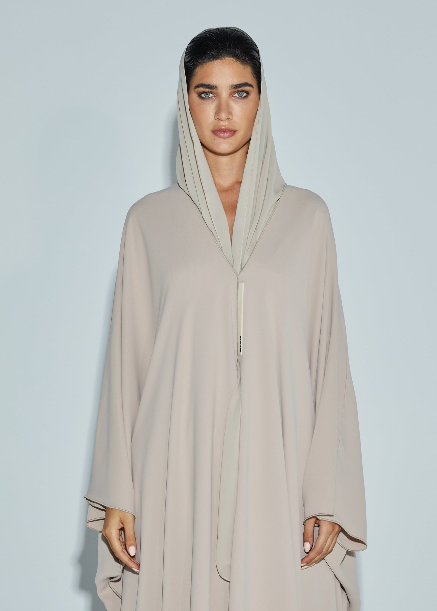 THE RUBBER LOGO ABAYA