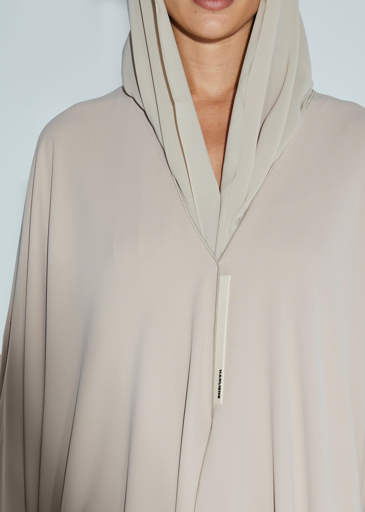 THE RUBBER LOGO ABAYA
