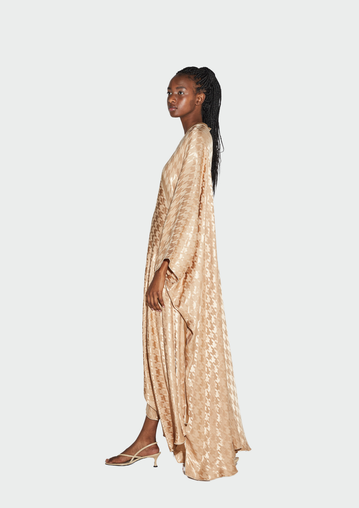 THE HOUNDSTOOTH ABAYA