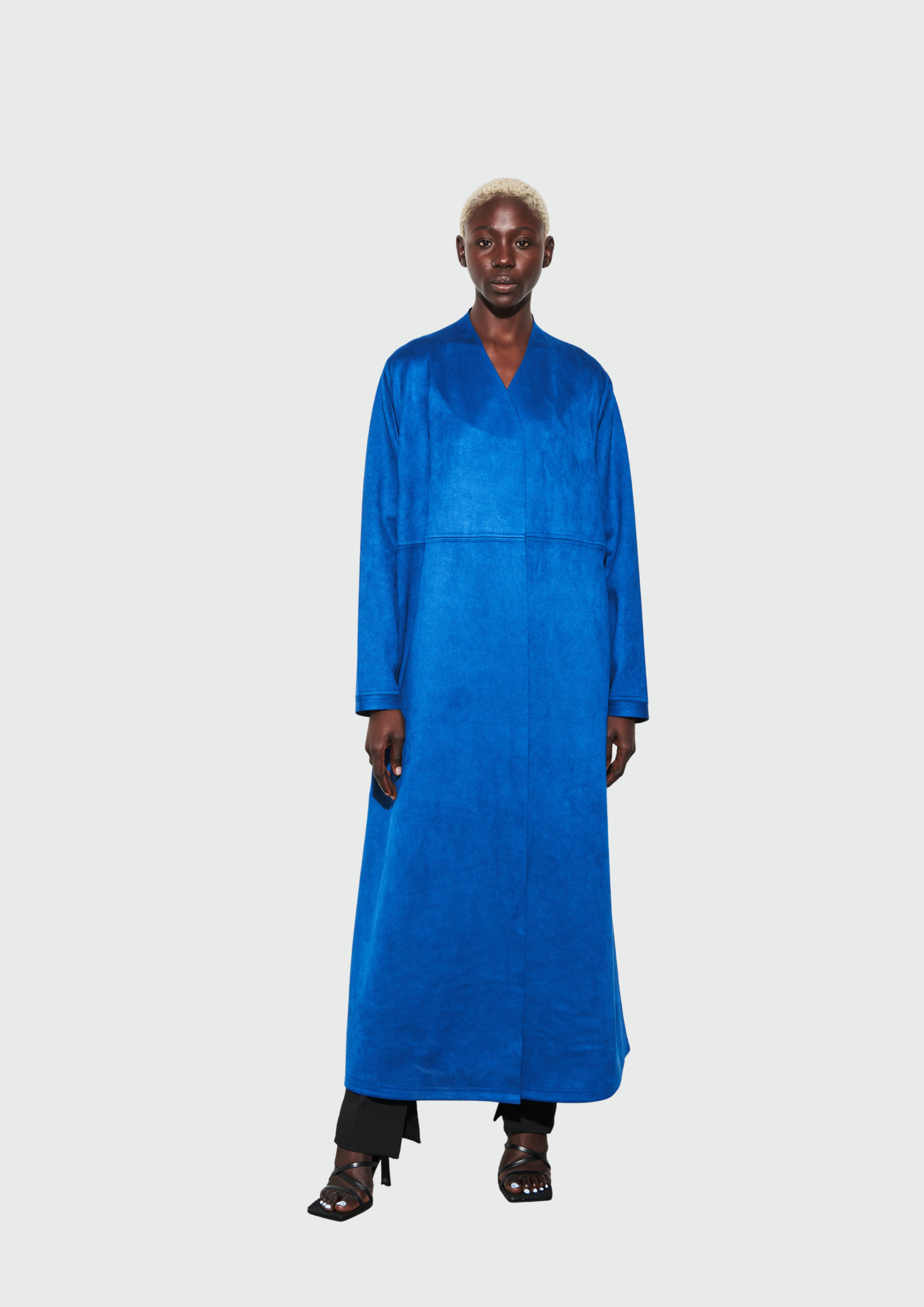 عباية من جلد السويد