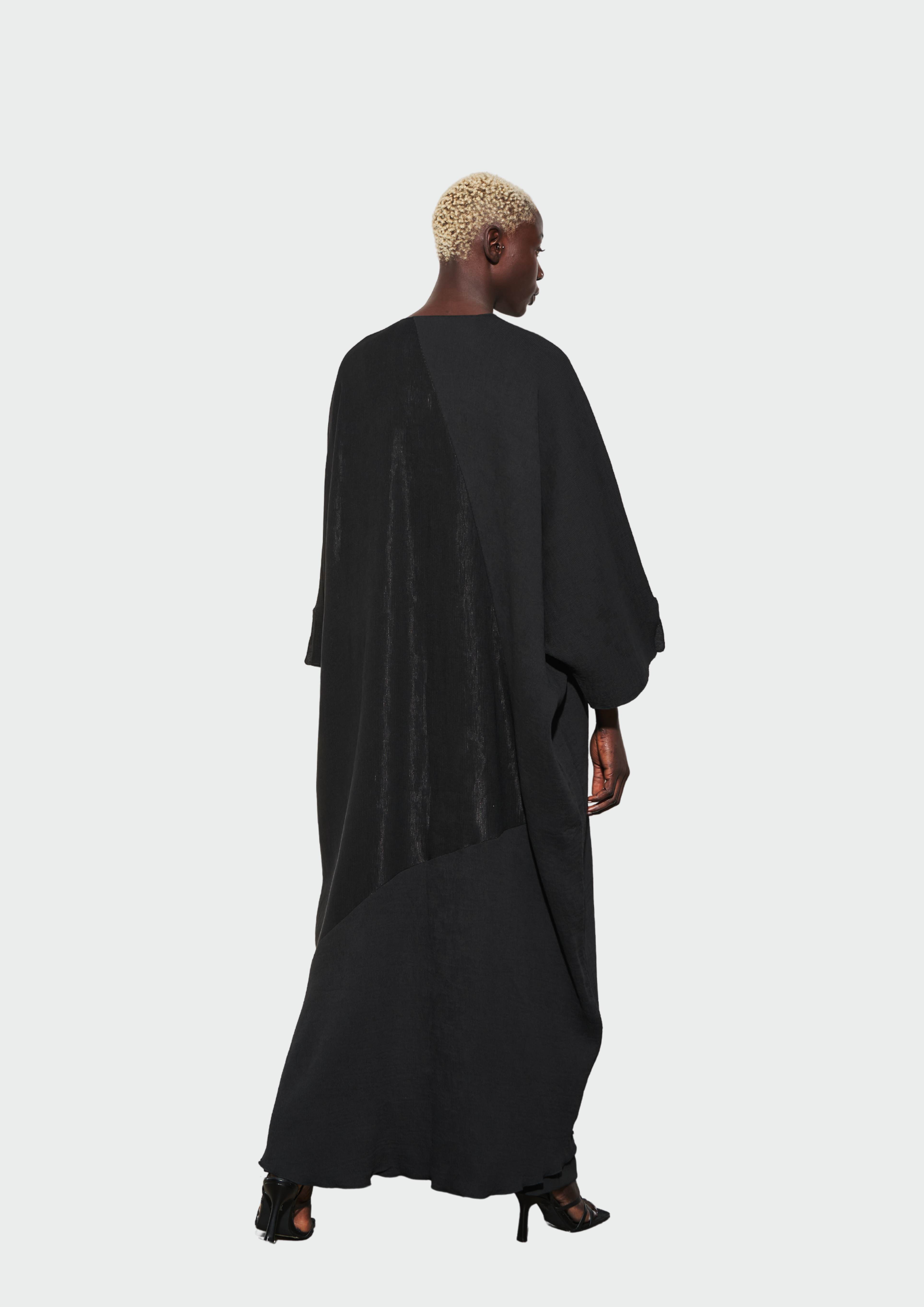 العباءة المكسرة
