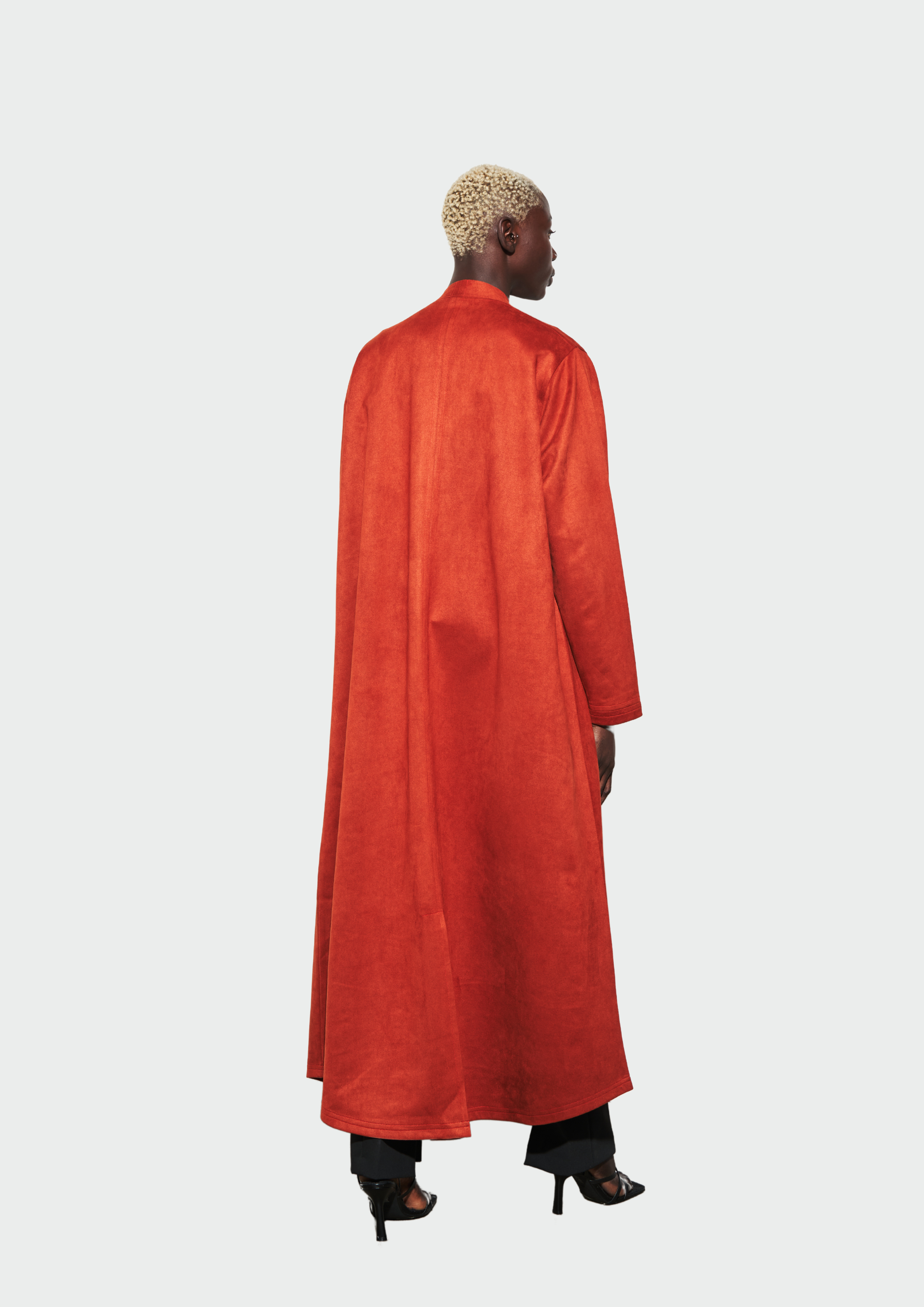 عباية من جلد السويد