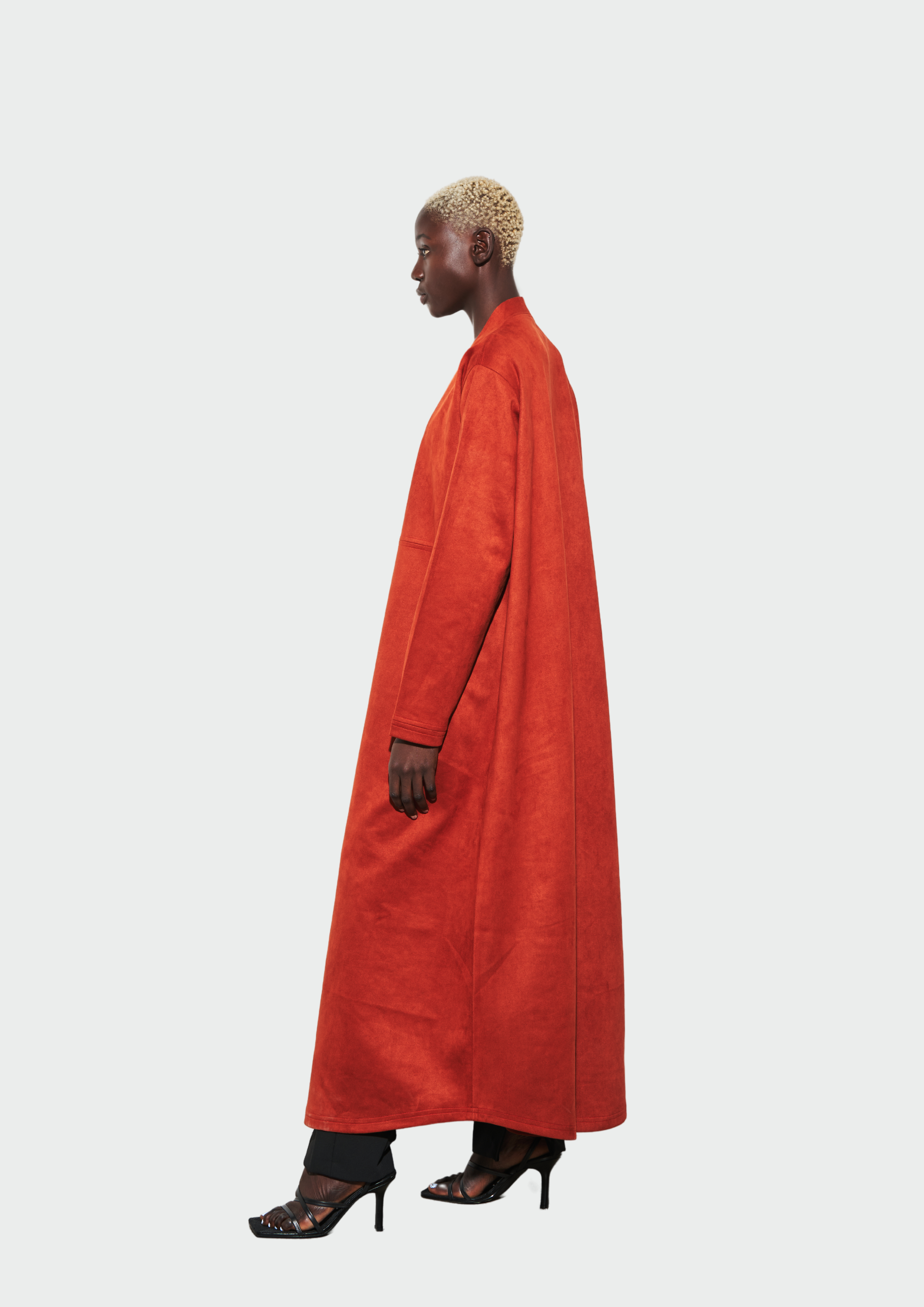 عباية من جلد السويد