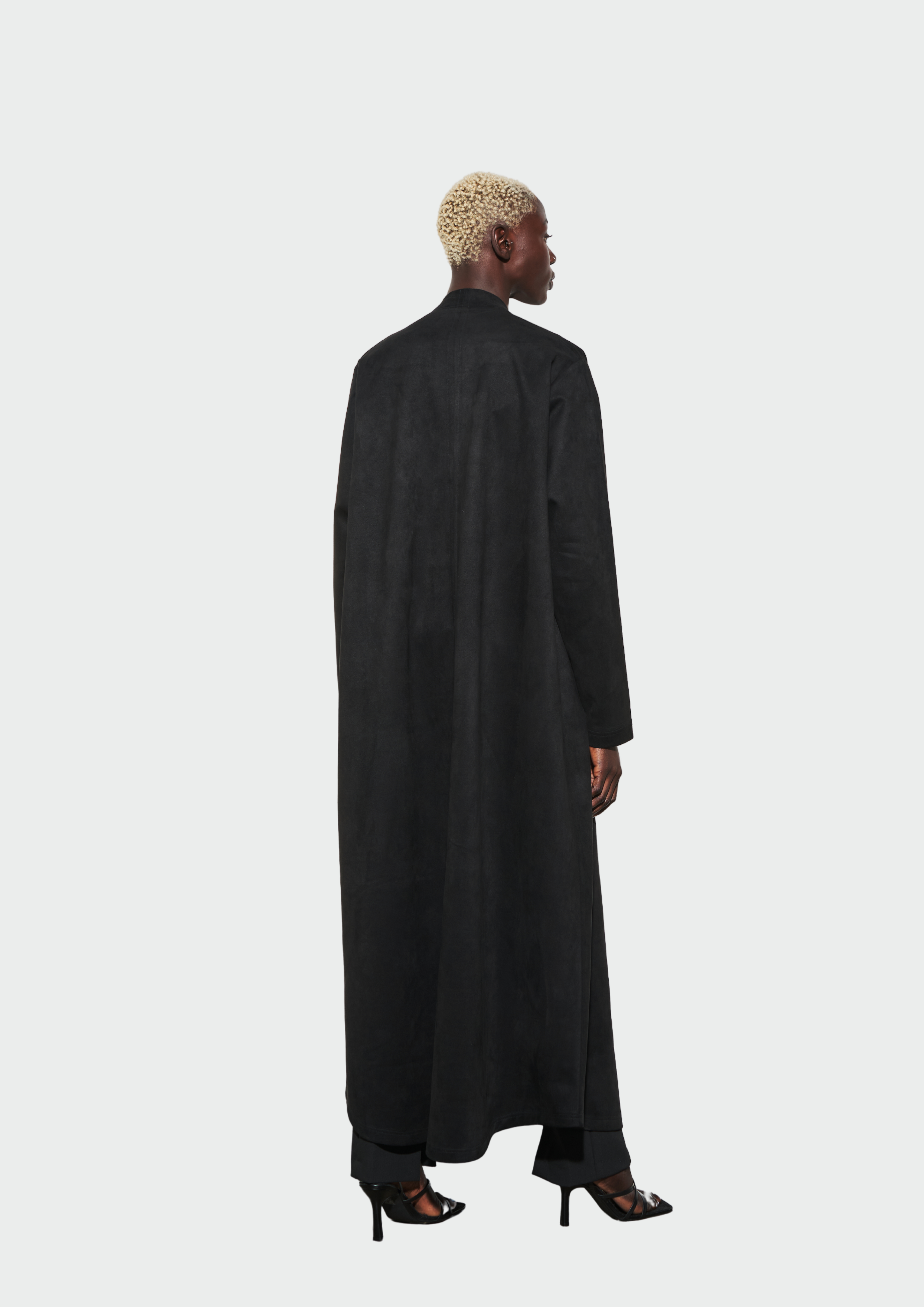 عباية من جلد السويد