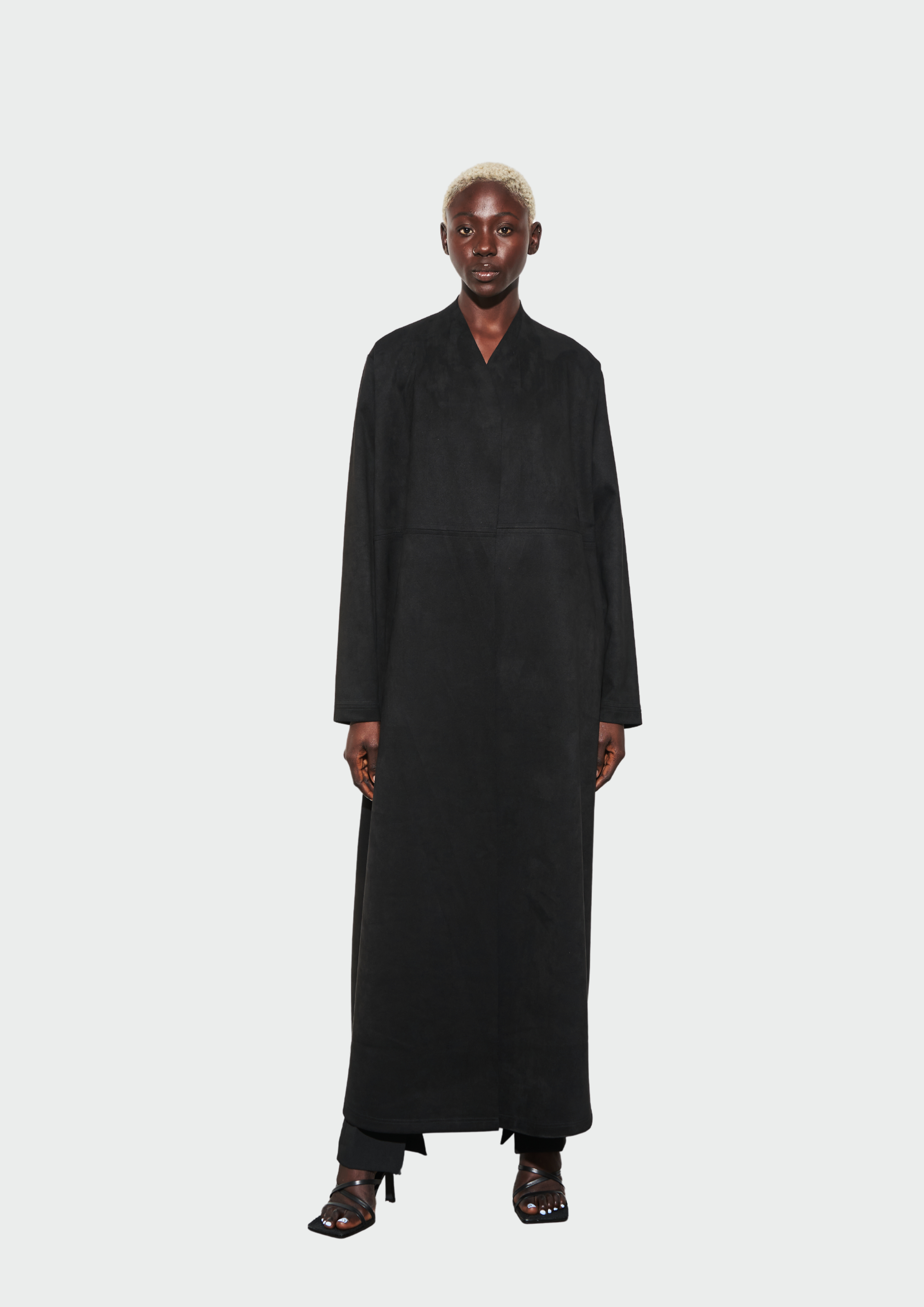 عباية من جلد السويد