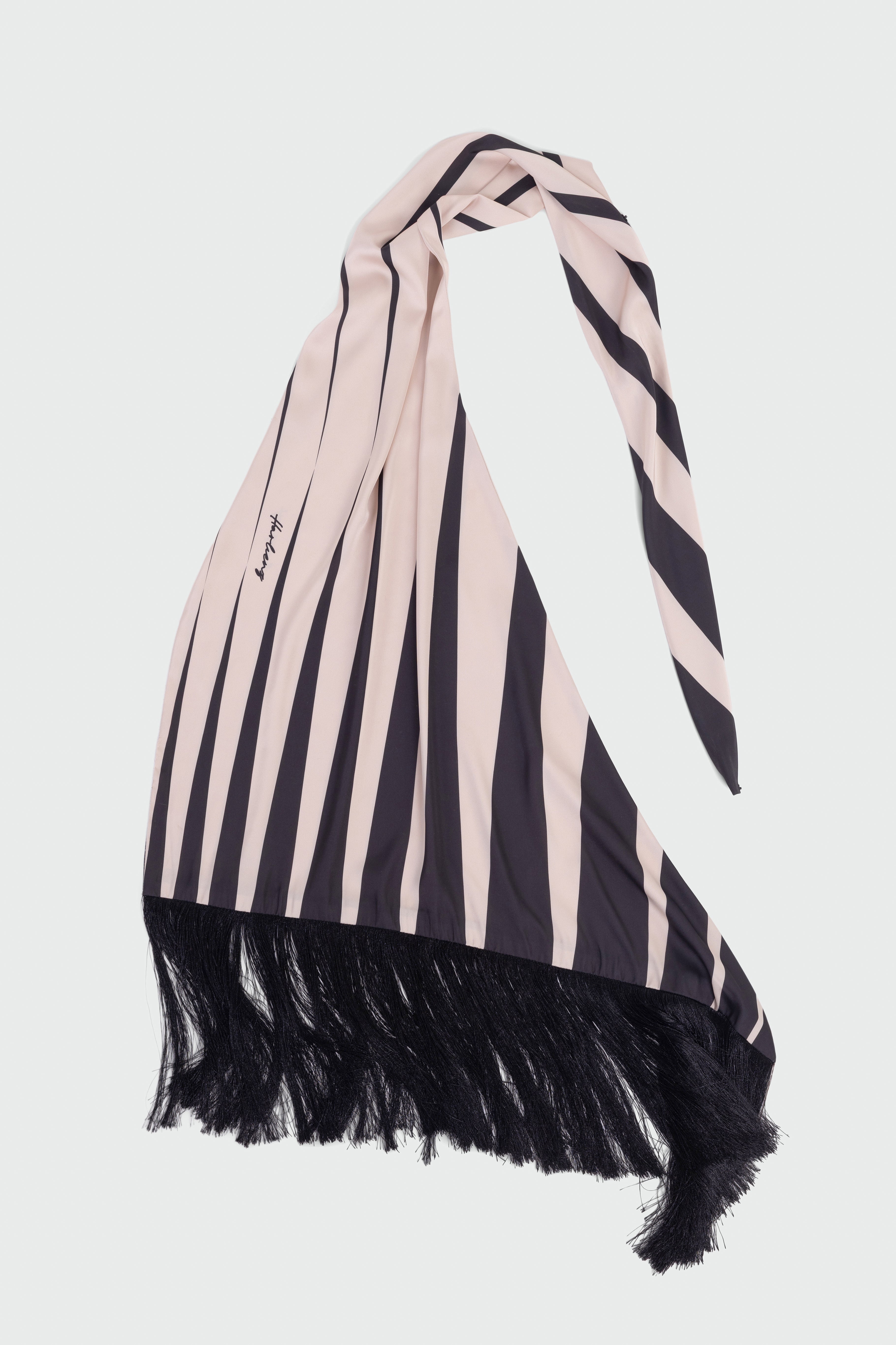 GENTLE MOVEMENT SCARF